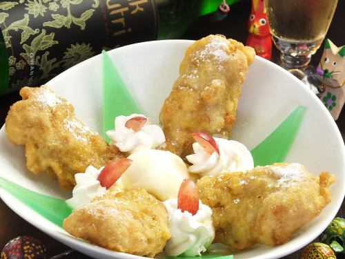 Pisang Goreng Special (Fried banana with coconut ice cream)