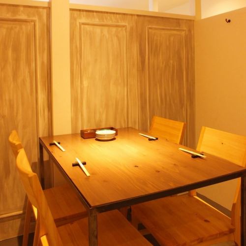 There is also a table private room.Up to 30 people can be used by connecting 4 people ~ table.