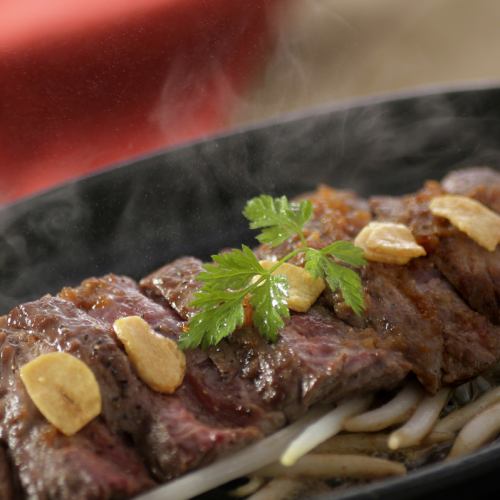 【お店の名物】ボリューム満点！人数や食べたい量に合わせてサイズも選べる特選牛ハラミステーキ