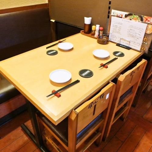 簾仕切りのテーブル席◎