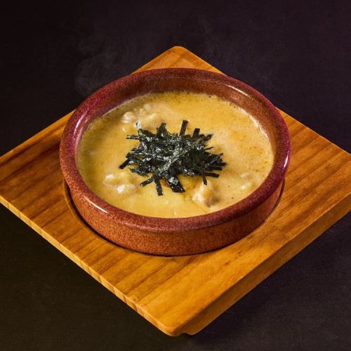 濃鬱的蒜蓉奶油，軟魚子和海膽