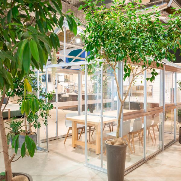 [Glass House] As a symbol of "agriculture" that Higashi Mikawa is proud of, it is also a space that serves as a base on the floor.In addition to eating and drinking space, workshops and short-term shop openings are also possible.