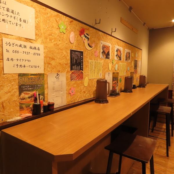 【ランチはもちろん、お仕事終わりの食事にも◎】白い看板とのぼりが目印の当店は、中板橋駅から徒歩圏内でアクセス良好。ランチはもちろん、お仕事帰りにも気軽に立ち寄れる鰻専門店です。お一人様からご家族まで幅広くご利用いただけます。テイクアウトのお弁当も好評です。