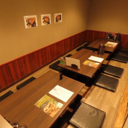 木の温もりを感じる落ち着いた店内