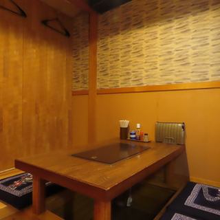 掘りごたつの半個室がございます。