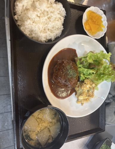 ハンバーグ定食