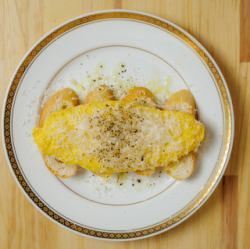トリュフ香るチーズオムレツのブルスケッタ