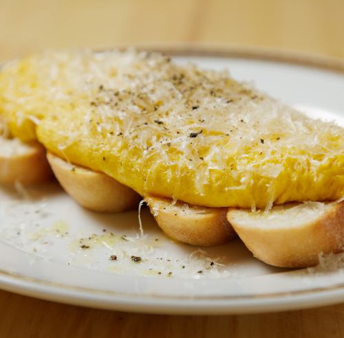 트뤼플 향기로운 치즈 오믈렛의 불 스케터