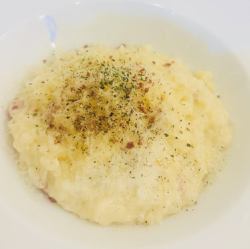 パンチェッタの濃厚チーズリゾット-赤ワイン塩-