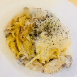 牡蠣ときのこのクリームパスタ