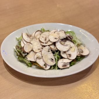 生マッシュルームとパルミジャーノチーズのサラダ