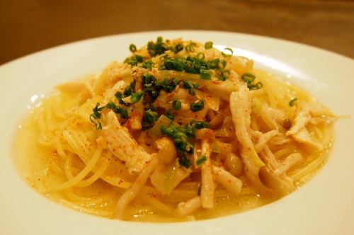 蒸し鶏としめじの和風パスタ