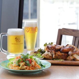 (周末特惠午餐)午餐套餐包含两道主菜、开胃菜、甜点和饮料。