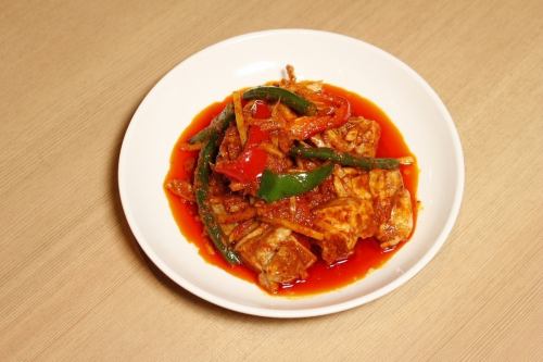 鶏肉のレッドカレー炒め