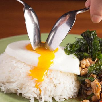 【タイ料理の定番『ガイガパオライス』など…】お得なランチメニューもご用意!品川駅すぐ近くの好立地♪