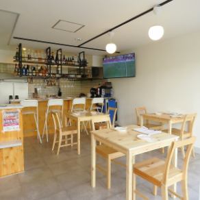 3名様までご利用いただけるテーブル席を4卓ご用意しております。デートにも◎