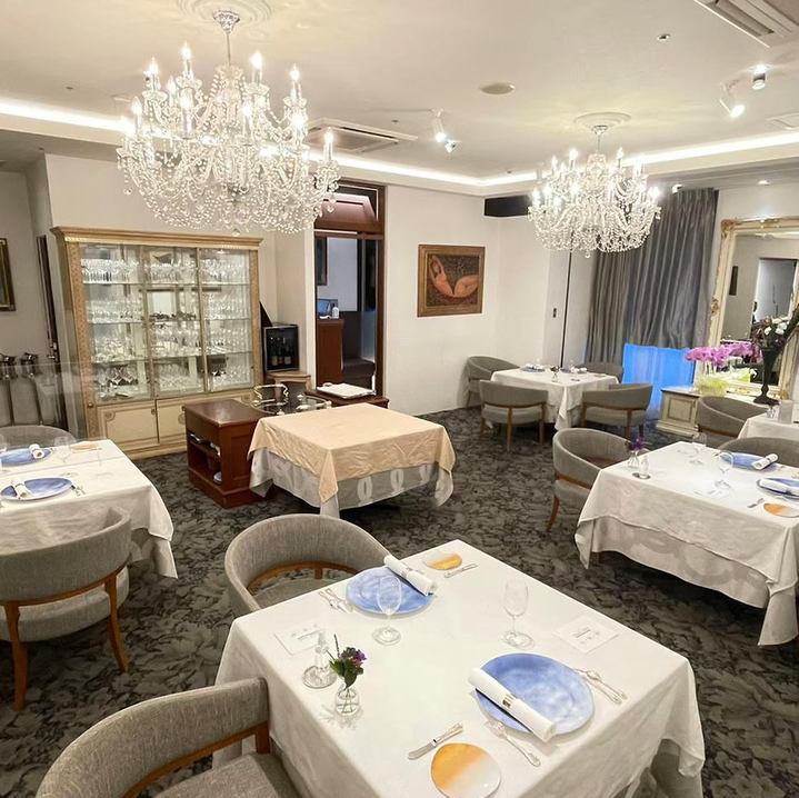 芸術的な料理とヨーロピアンモダンな空間で特別なひとときをお愉しみいただけます。