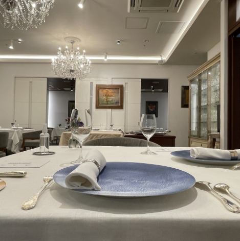 地下鉄鶴舞線・東山線【伏見】駅4番出口より徒歩4分の場所にございます。一歩足を踏み入れた時から始まる特別なひととき。芸術的な料理と雰囲気を感じられる至福のサロン。豪華なコースは特別な日やお祝いに最適です。