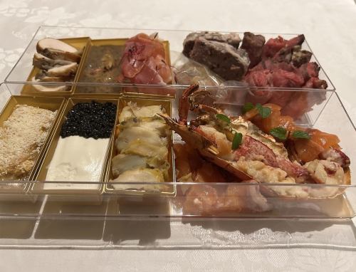 SHINJI KOGAのおせち料理お引き渡しは12月31日10:00～12：00お電話又はホームページよりご予約下さい。