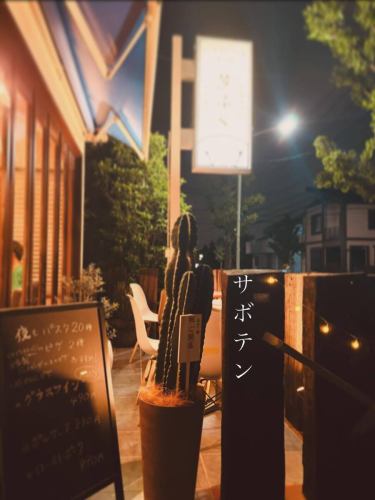 芝ふくにサボテン🌵がやってきました。
群青とレモン色のお店に似合うのはサボテンかな…と思っておりました。
オリーブと共に可愛がってやってください(^^)
#芝ふく
#戸塚安行
#川口グルメ
#東川口
#サボテンが仲間入り