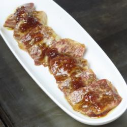 〈厳選〉厚切り牛ハラミの鉄板焼き