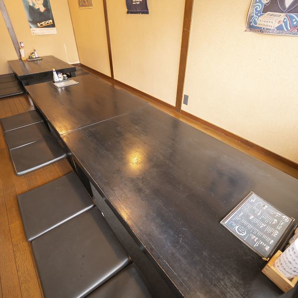 ≪宴会にも使いやすいお座敷≫忘年会など各種宴会に最適なプライベート空間です。大人数でもご利用いただけるゆったりお座敷で、くつろぎの時間をお楽しみください。日本酒も豊富に取り揃えており、お酒好きにはたまりません♪自慢の新鮮食材を使用したお料理とお酒で、特別な時間を心ゆくまでお楽しみください☆