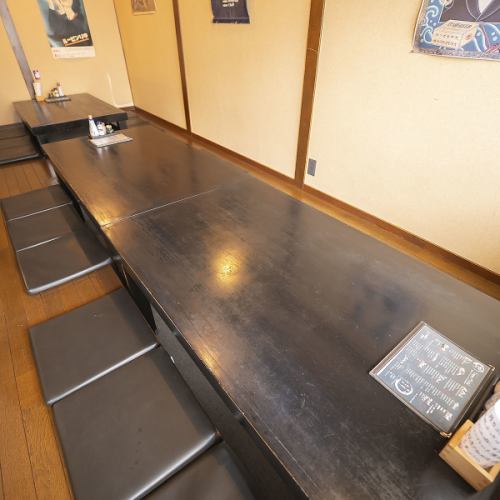 <p>≪宴会にも使いやすいお座敷≫忘年会など各種宴会に最適なプライベート空間です。大人数でもご利用いただけるゆったりお座敷で、くつろぎの時間をお楽しみください。日本酒も豊富に取り揃えており、お酒好きにはたまりません♪自慢の新鮮食材を使用したお料理とお酒で、特別な時間を心ゆくまでお楽しみください☆</p>