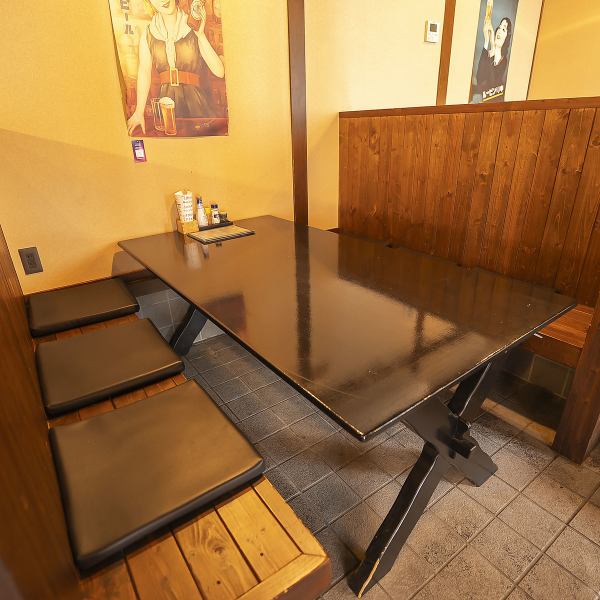 ≪普段使いにぴったり◎カウンター席・テーブル席≫テーブルは4名×2卓で利用可能で、友人や家族との楽しい時間を演出。カウンター席はご夫婦やカップルに大人気☆気軽に立ち寄れる雰囲気が魅力です。落ち着いた店内はどんなシーンや人数にも最適です◎美味しい料理とともに、特別なひとときをお過ごしください☆