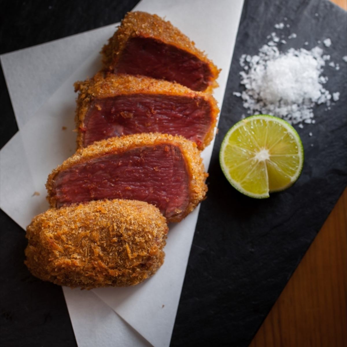 Wakadanna's specialty "Rare cutlet of beef tenderloin" is a must-try! It is a very popular product.