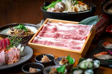 [Luxury Course] 6 dishes including Japanese Black Wagyu beef sukiyaki, with 2 hours of all-you-can-drink draft beer: ¥7500 → ¥7000