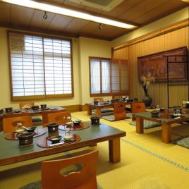 A large banquet hall with all the sliding doors removed.Ebina Izakaya Banquet All-you-can-drink Seafood Entertainment Private Room Zashimi Sashimi Chartered Girls' Association