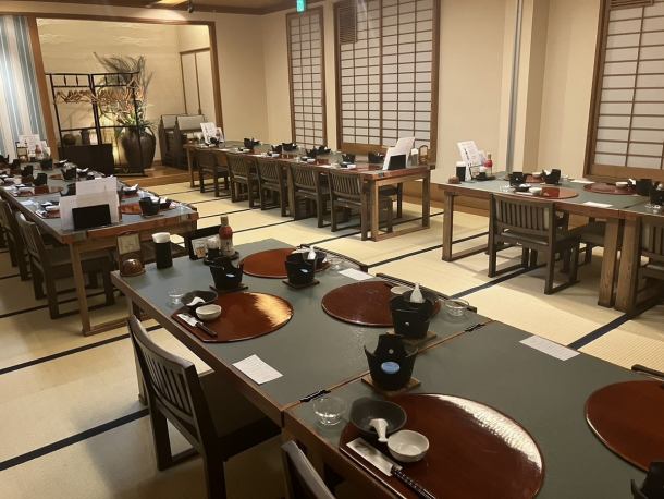 가나가와현 33 시읍면.현지의 맛있는 것 가게를 목표로 「사잔야(33가게)」라고 명명했습니다.지산지소, 아침채 신선, 시장 직송.현지 고객과 생산자에게 지지를 받고 노력하고 있습니다.맛있는 요리와 직원의 미소가 치유의 공간으로 맞이합니다.【새우 이름 이자카야 연회 음료 무제한 해물 접대】