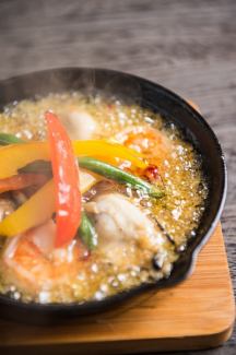 大海老と牡蠣のアヒージョ