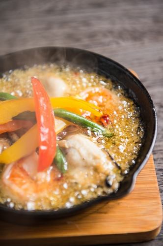 大海老と牡蠣のアヒージョ