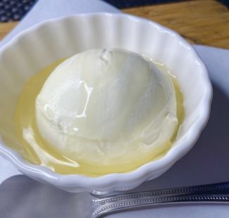 マスカルポーネのハチミツかけ