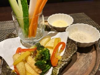 野菜スティックと揚げ野菜のバーニャカウダ