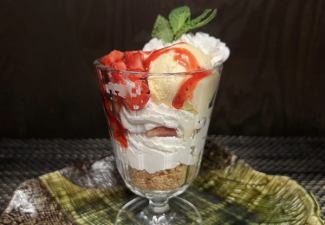 スノーベリーパフェ