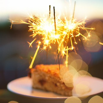 〈記念日/誕生日/サプライズ〉メッセージプレート