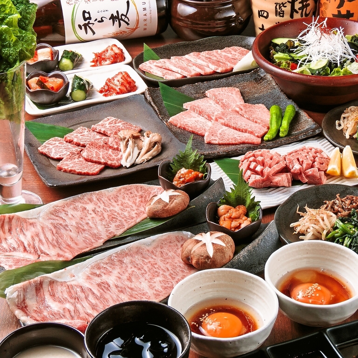 我们以低价提供精心挑选的肉类，例如优质和牛牛小排和和牛西冷牛排。