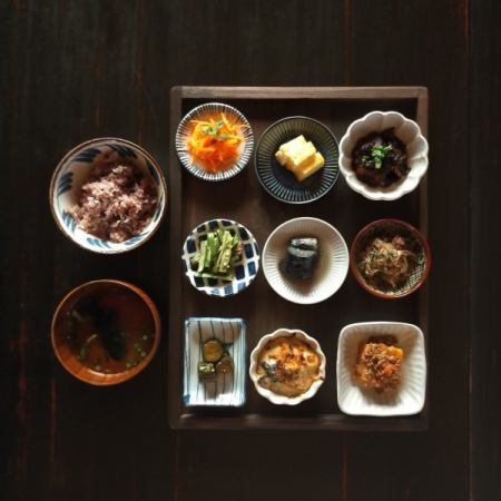カラダにやさしい素材を使ったこだわりの和風創作料理をぜひご堪能ください。