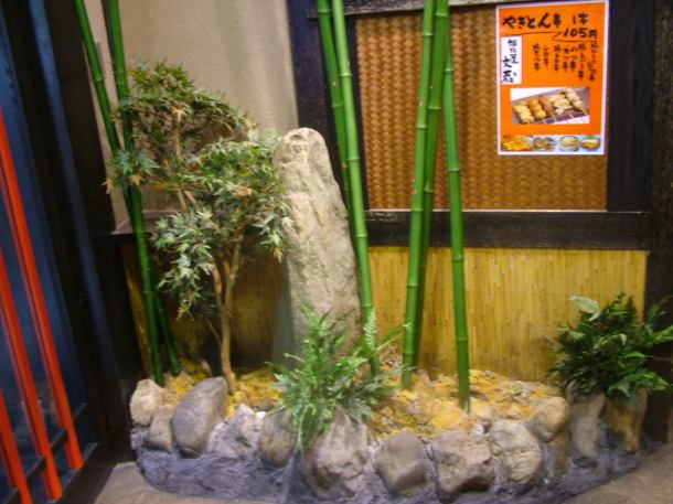 随所に竹を使用した和風情緒あふれる内装。落ち着きます。