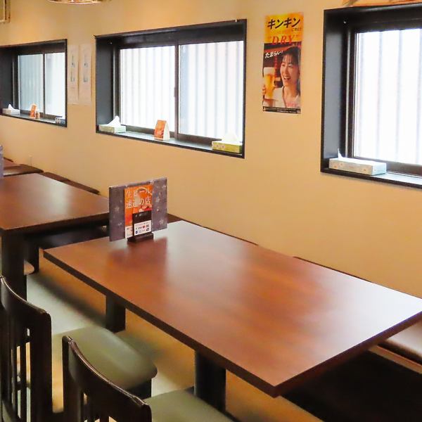 【様々なシーンに対応できる柔軟な空間設計】女子会、家族連れ、デート、接待、各種宴会など、多様なシーンでご利用いただけます。プライベートな食事から賑やかな集まりまで、シーンに合わせて席をご用意いたします。ゆったりと落ち着ける雰囲気で、お客様の目的や人数に合わせた使い方が可能です。