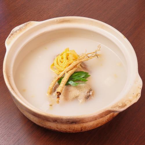 美容と健康に！身体の芯から温まる、滋養たっぷりの本格薬膳≪参鶏湯≫ (1羽) 2～3人前　3,300円税込