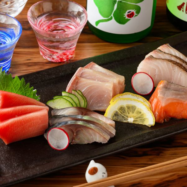 【静岡県伊東漁港から直送の新鮮さ】旬の魚を使った、『お刺身の盛り合わせ』をご賞味あれ◎