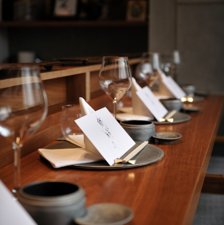 お席はカウンター席のみ