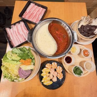 東通り限定！食べ飲み放題！！五感で楽しむ麻辣担火鍋。美容健康 鶏白湯：麻辣担火鍋。