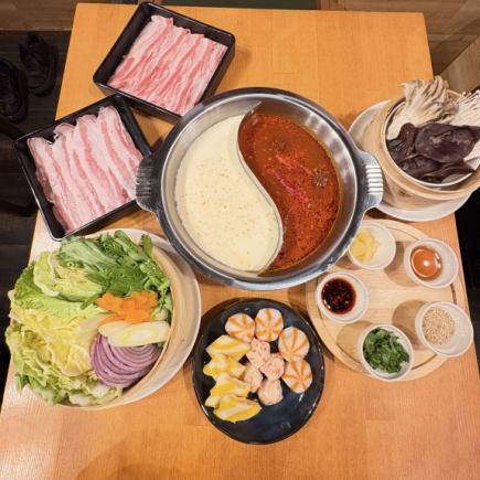 東通り限定！食べ飲み放題！！五感で楽しむ麻辣担火鍋。美容健康 鶏白湯：麻辣担火鍋。