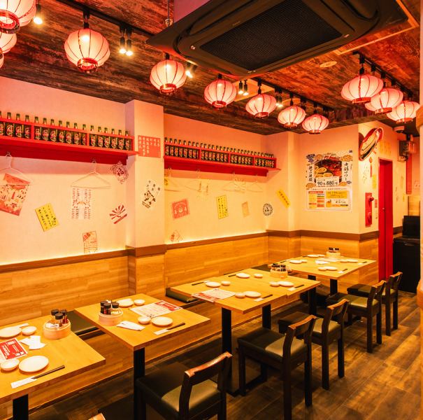 華やかで楽しい中華ダイニングがテーマ◎喧騒を感じさせない落ち着いた空間で、ごゆっくりお過ごし下さい。飲み会や歓送迎会の宴会には、コース料理がおすすめです。様々な料理とお好みのドリンクを合わせてお楽しみください！広々としたテーブルいっぱいに、料理とドリンクを並べてたっぷりとご堪能ください。