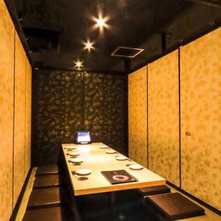 包廂座位可容納6～10人，最適合與親密同事、朋友的酒會、聯名酒會、女子會等休閒酒會！聚會時還會有留言板♪為愛酒人士的聚會提供各種無限暢飲的超值宴會方案！
