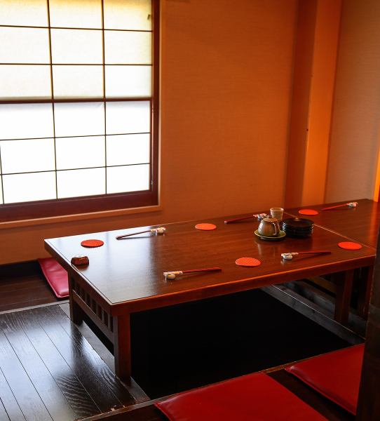 【最大16名様】10名様まで1つのテーブルを囲んで楽しめる掘りごたつ席。16名様で2F席の半分貸切もできます！(個室ではありません)